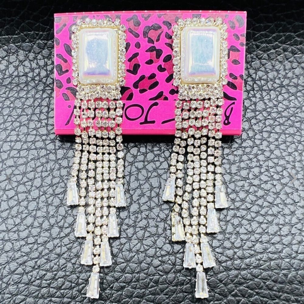 NWT Gorgeous BJ Earrings 